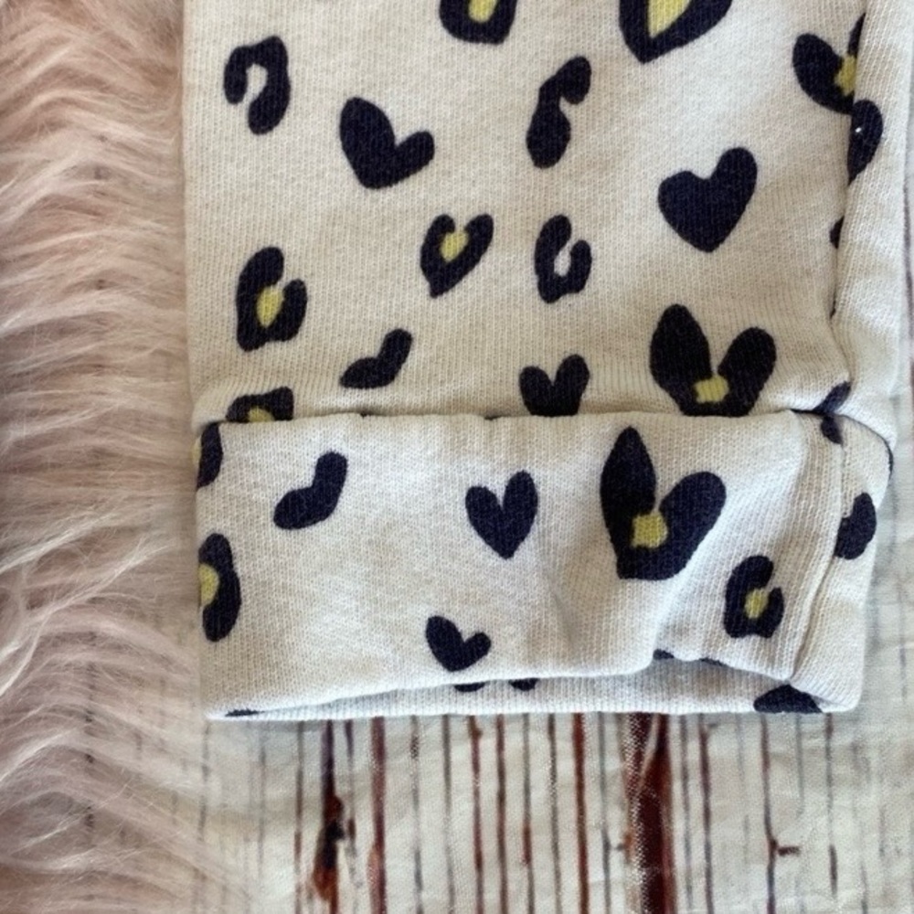 Monrow White Raglan Black Leopard Hearts Sweatshirt, Size Large - Picture 5 of 10